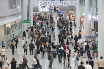 [포토 뷰] 추석 연휴 앞두고 활기 띠는 인천공항