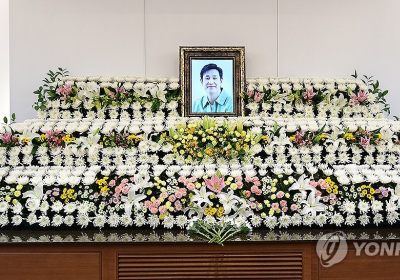 가는 길 외롭지 않게…이선균 빈소에 동료들 조문 행렬