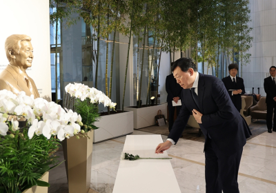 [포토 뷰] 롯데 신격호 4주기…신동빈·신유열 참석