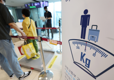 아시아나항공, 김포 국제선 승객 ‘몸무게’ 잰다…‘거부’ 가능