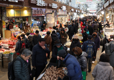 반년 만에 2%대 물가상승률?…기름값·신선식품에 ‘발목’
