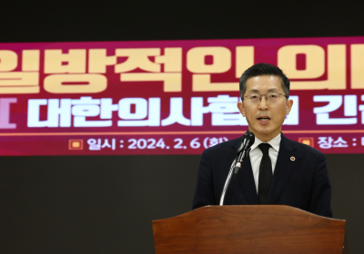 [단독]이필수 의협 회장, 사퇴…“작금 사태 깊은 ”유감