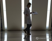 ‘전공의 복귀시한’ 넘긴 첫날, 본격 복귀 조짐은 없어