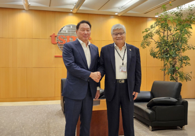 “인류에 도움되는 AI 찾는다”…최태원 SK 회장, 미국 출장길