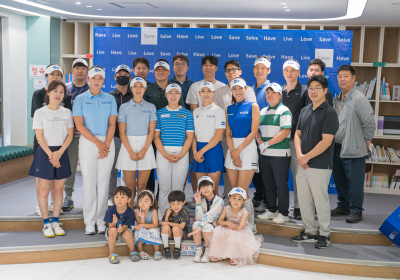 두산건설 골프단, 천안 행정타운 위브 입주민 대상 팬사인회
