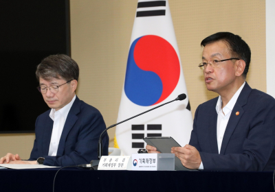 내년 예산안 677조…지출증가폭 2년연속 3%안팎 ‘고강도 긴축’