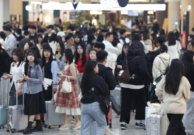 [포토뷰] 연휴 전 붐비는 제주 공항