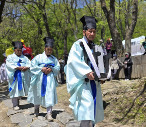 강릉단오제 시작 알리는 국사성황행차