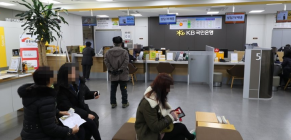 은행, 고객 끌어안기 연 8% '사장님 적금' 상품 출시