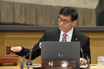 한국은행, 금리 0.25%p 인하…성장전망 0.8%로 반토막