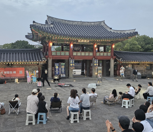 야간 개장한 제주목관아