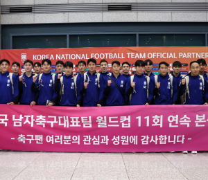 '월드컵 본선 진출 확정' 대표팀, 귀국