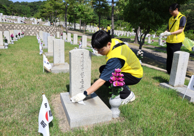 오뚜기, ‘호국보훈의 달’ 맞아...현충원 정화 임직원 봉사활동