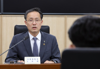 소비자 물가 잡기 위해 팔 겉어붙인 정부