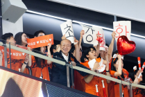 김승연 한화 회장, 한화토탈 임직원들과 대전구장 동행