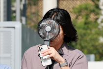 [포토 뷰] 선풍기로 폭염 식혀볼까