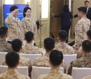 아크부대장 경례받는 이재명 대통령